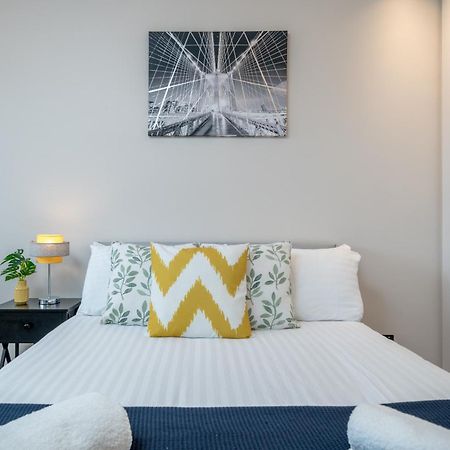Skyvillion - Cozy Large 4 & 1 Bed Apartments In London Enfield, Mins To Tube Station, Free Wi-Fi エクステリア 写真