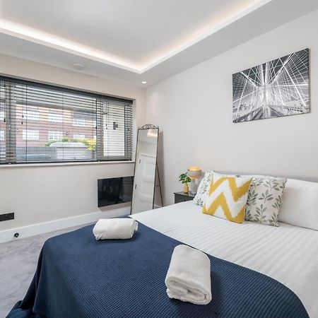 Skyvillion - Cozy Large 4 & 1 Bed Apartments In London Enfield, Mins To Tube Station, Free Wi-Fi エクステリア 写真