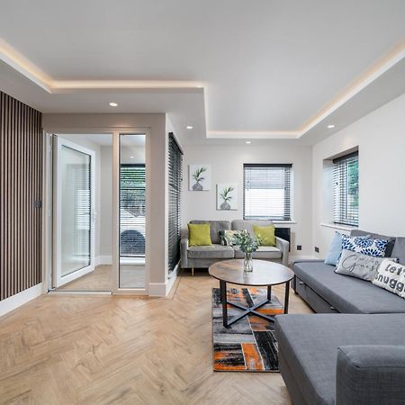 Skyvillion - Cozy Large 4 & 1 Bed Apartments In London Enfield, Mins To Tube Station, Free Wi-Fi エクステリア 写真