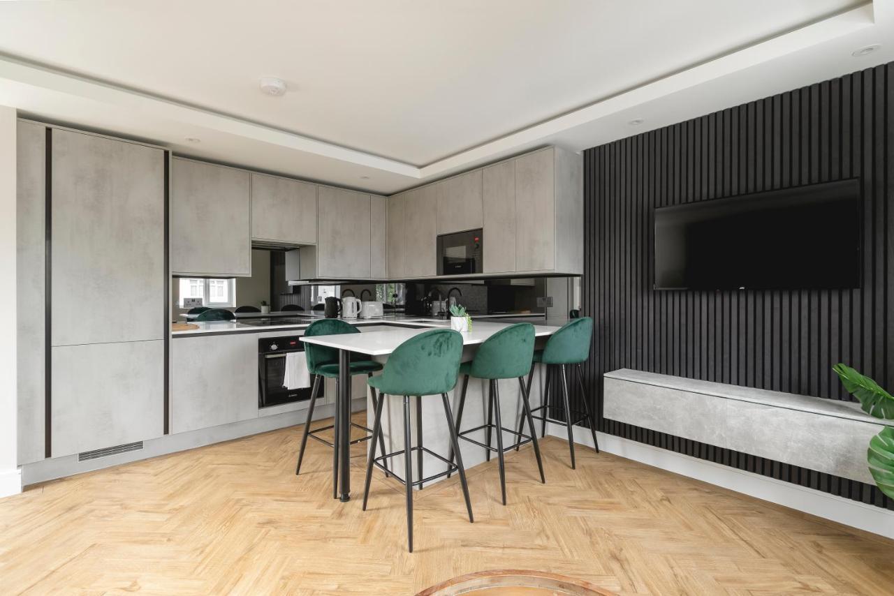 Skyvillion - Cozy Large 4 & 1 Bed Apartments In London Enfield, Mins To Tube Station, Free Wi-Fi エクステリア 写真