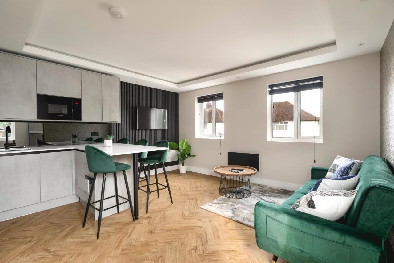 Skyvillion - Cozy Large 4 & 1 Bed Apartments In London Enfield, Mins To Tube Station, Free Wi-Fi エクステリア 写真