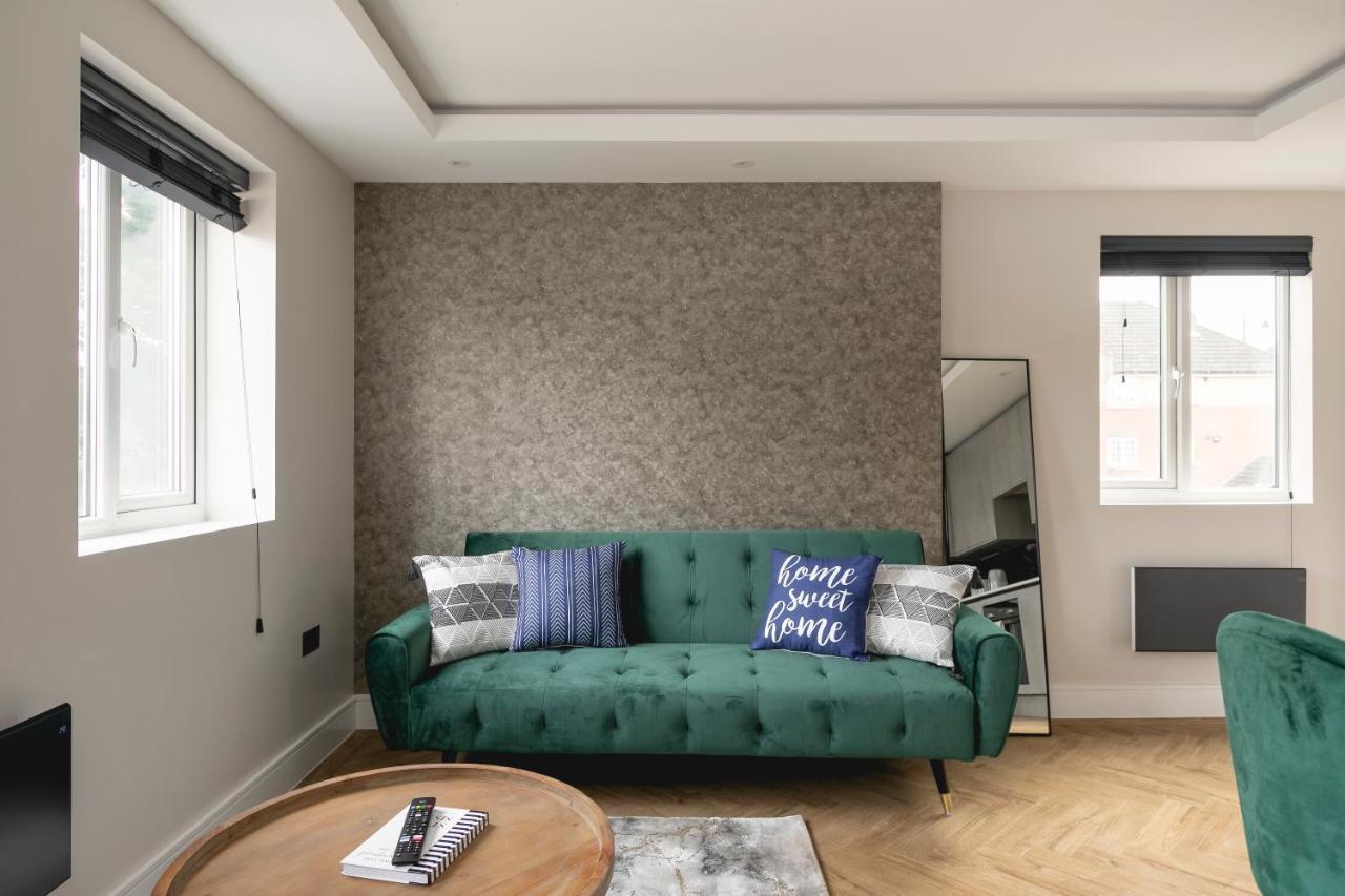 Skyvillion - Cozy Large 4 & 1 Bed Apartments In London Enfield, Mins To Tube Station, Free Wi-Fi エクステリア 写真