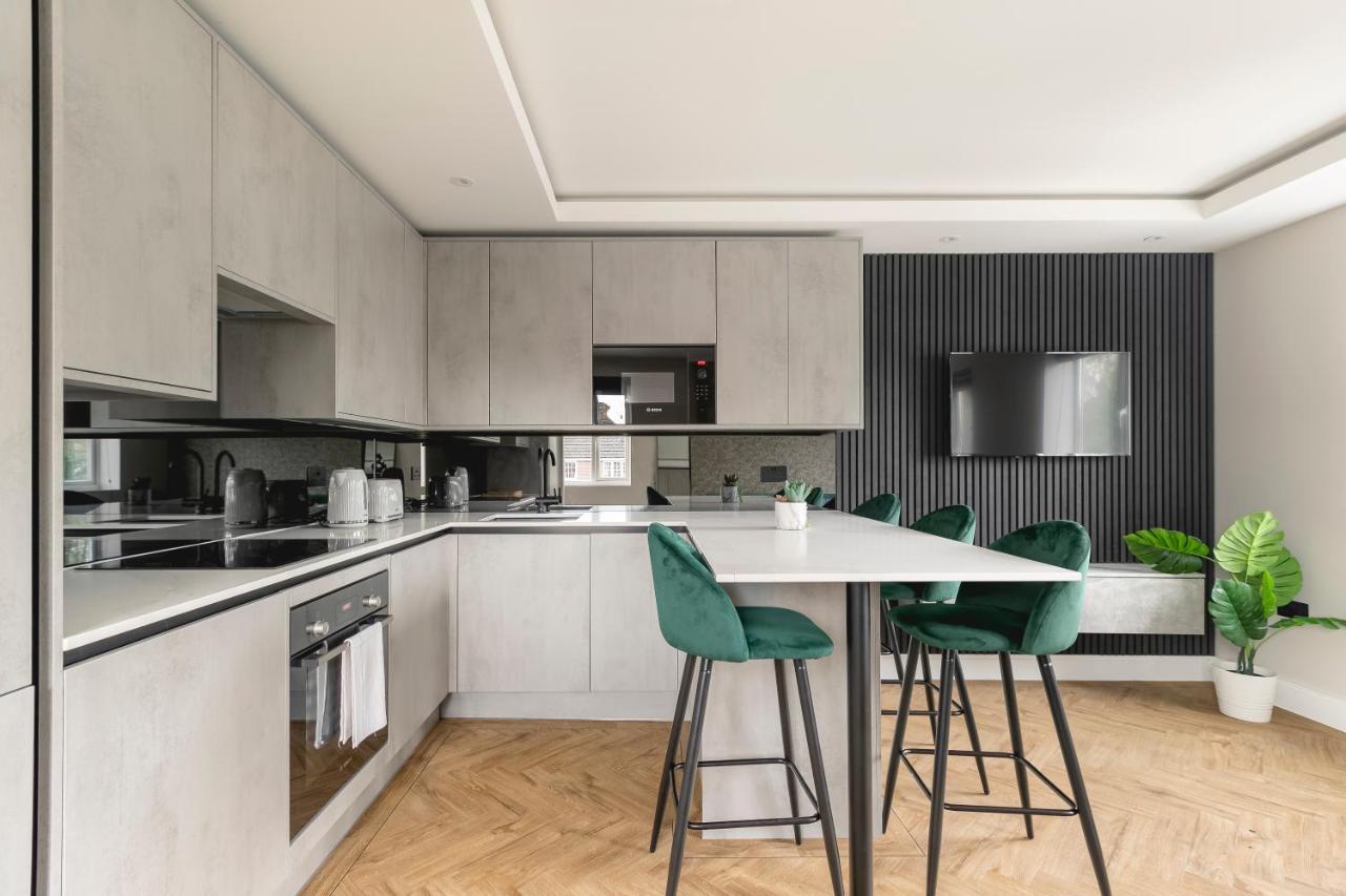 Skyvillion - Cozy Large 4 & 1 Bed Apartments In London Enfield, Mins To Tube Station, Free Wi-Fi エクステリア 写真