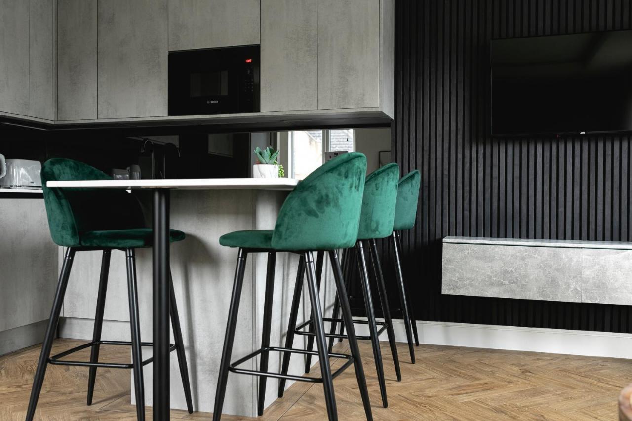 Skyvillion - Cozy Large 4 & 1 Bed Apartments In London Enfield, Mins To Tube Station, Free Wi-Fi エクステリア 写真