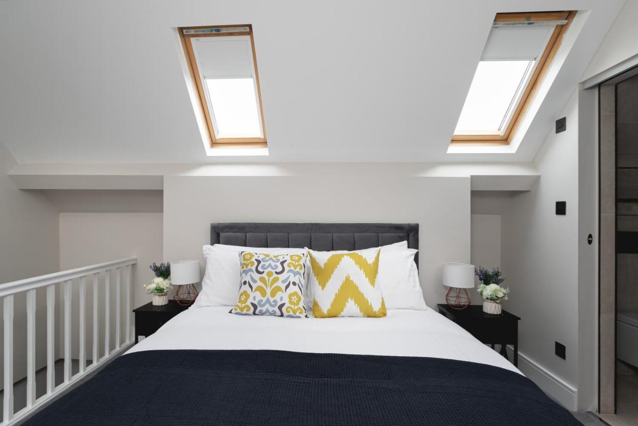 Skyvillion - Cozy Large 4 & 1 Bed Apartments In London Enfield, Mins To Tube Station, Free Wi-Fi エクステリア 写真