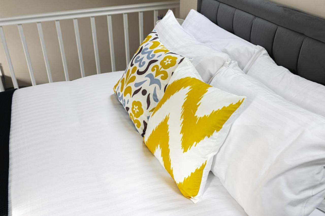 Skyvillion - Cozy Large 4 & 1 Bed Apartments In London Enfield, Mins To Tube Station, Free Wi-Fi エクステリア 写真