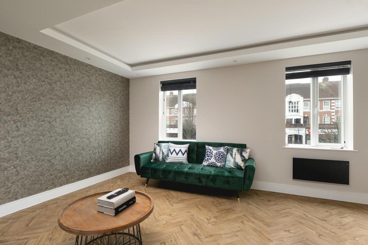 Skyvillion - Cozy Large 4 & 1 Bed Apartments In London Enfield, Mins To Tube Station, Free Wi-Fi エクステリア 写真