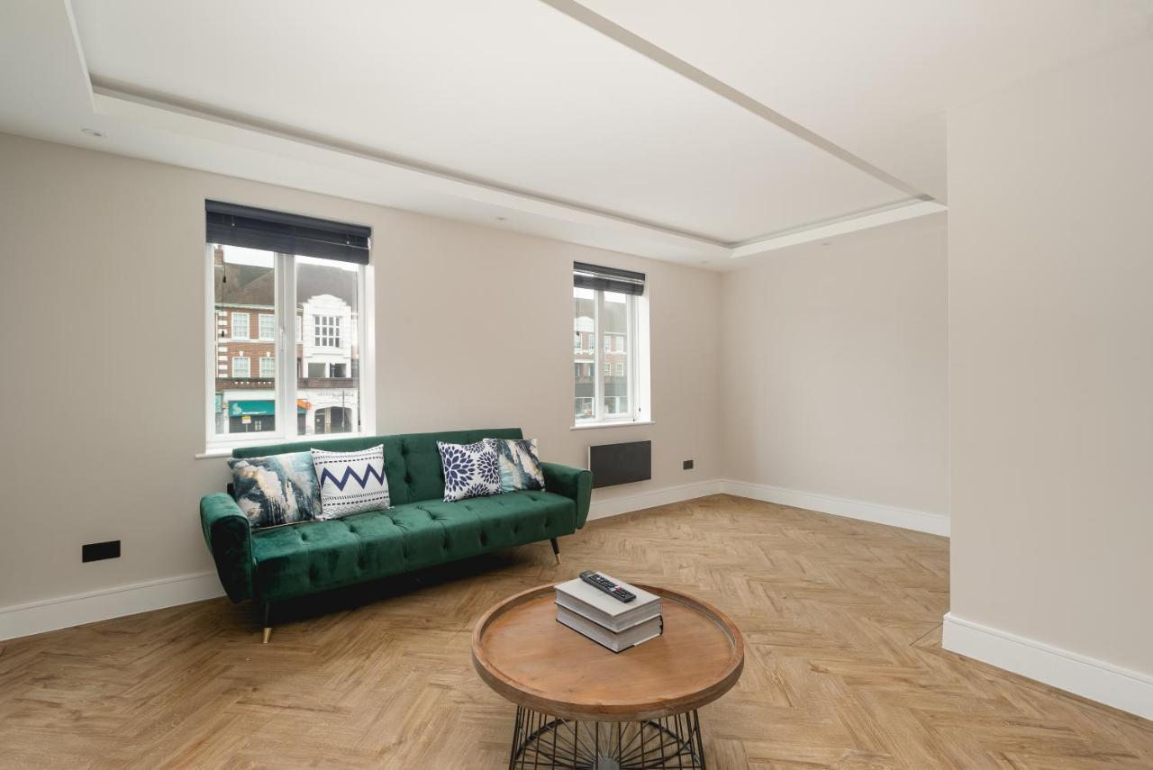 Skyvillion - Cozy Large 4 & 1 Bed Apartments In London Enfield, Mins To Tube Station, Free Wi-Fi エクステリア 写真