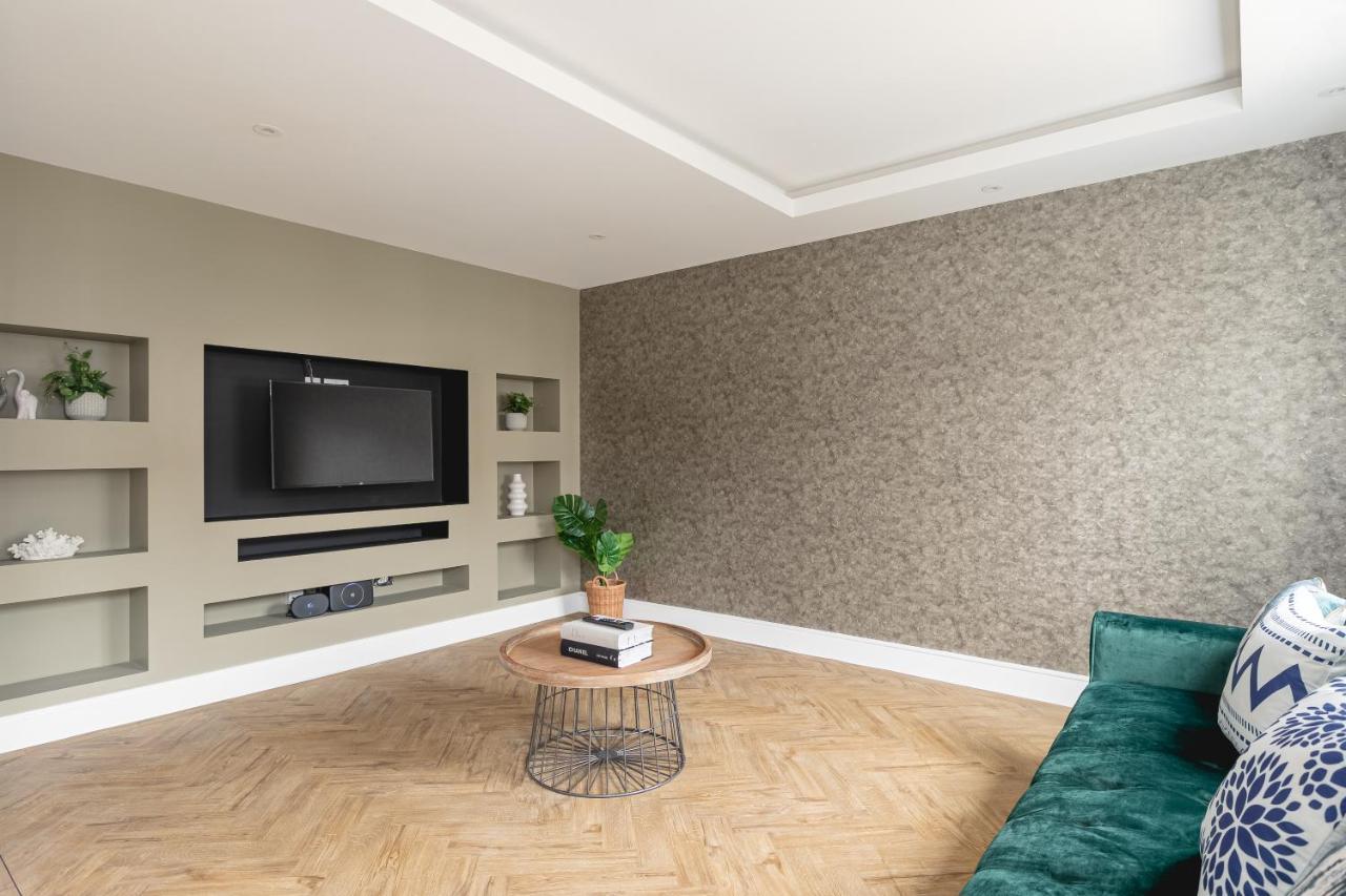 Skyvillion - Cozy Large 4 & 1 Bed Apartments In London Enfield, Mins To Tube Station, Free Wi-Fi エクステリア 写真