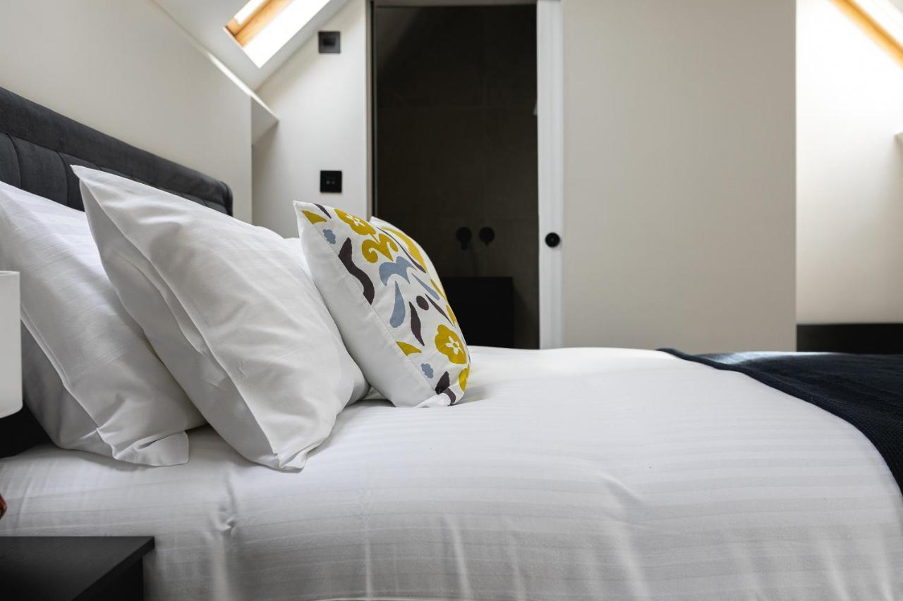 Skyvillion - Cozy Large 4 & 1 Bed Apartments In London Enfield, Mins To Tube Station, Free Wi-Fi エクステリア 写真