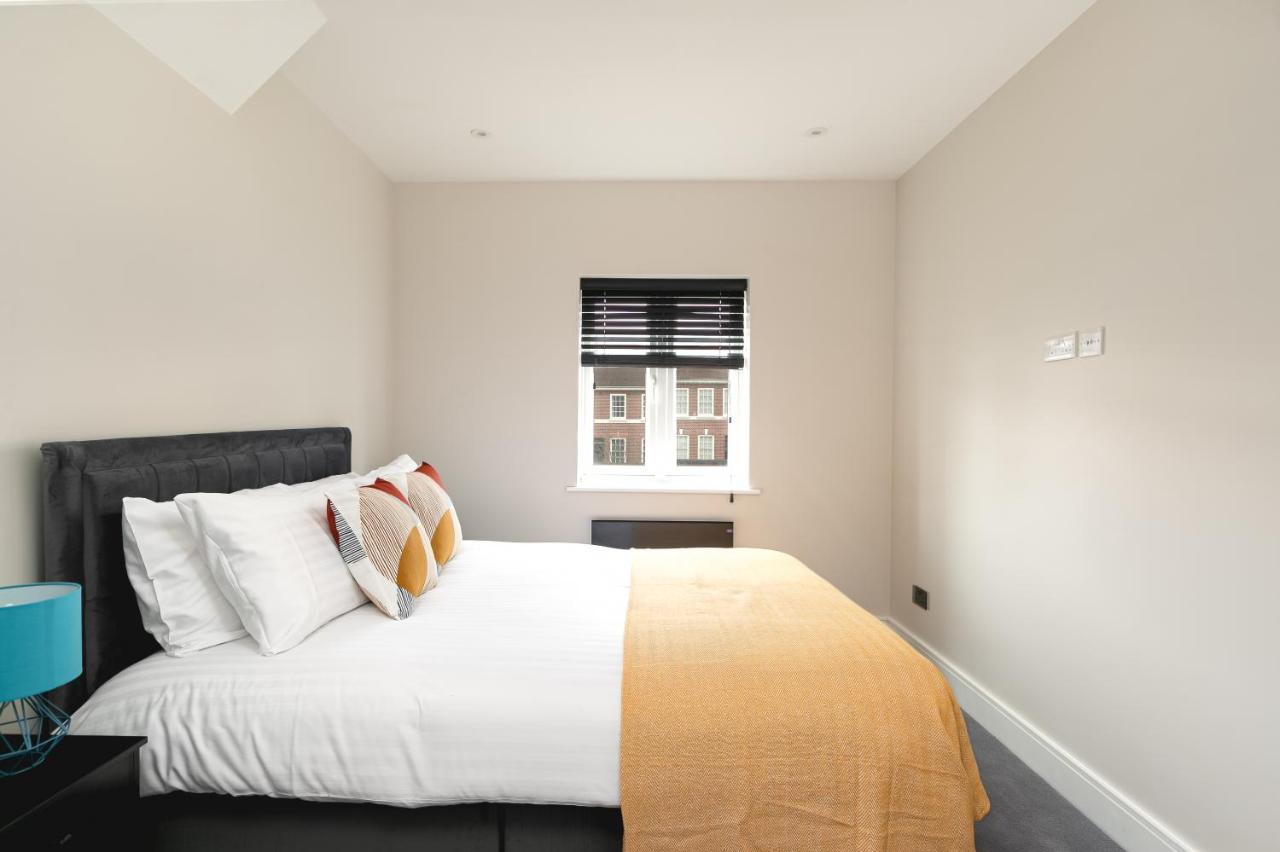 Skyvillion - Cozy Large 4 & 1 Bed Apartments In London Enfield, Mins To Tube Station, Free Wi-Fi エクステリア 写真