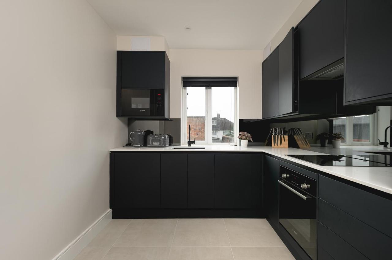 Skyvillion - Cozy Large 4 & 1 Bed Apartments In London Enfield, Mins To Tube Station, Free Wi-Fi エクステリア 写真