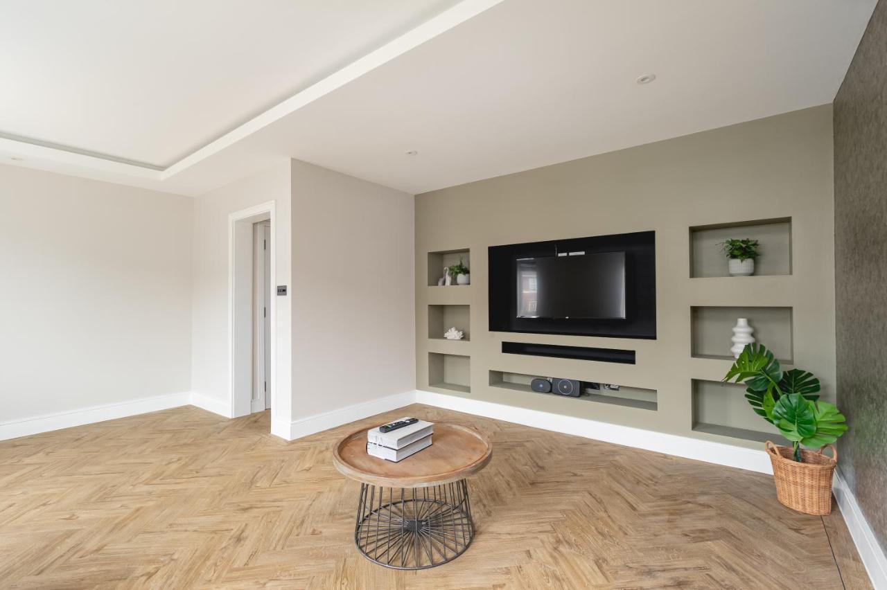 Skyvillion - Cozy Large 4 & 1 Bed Apartments In London Enfield, Mins To Tube Station, Free Wi-Fi エクステリア 写真