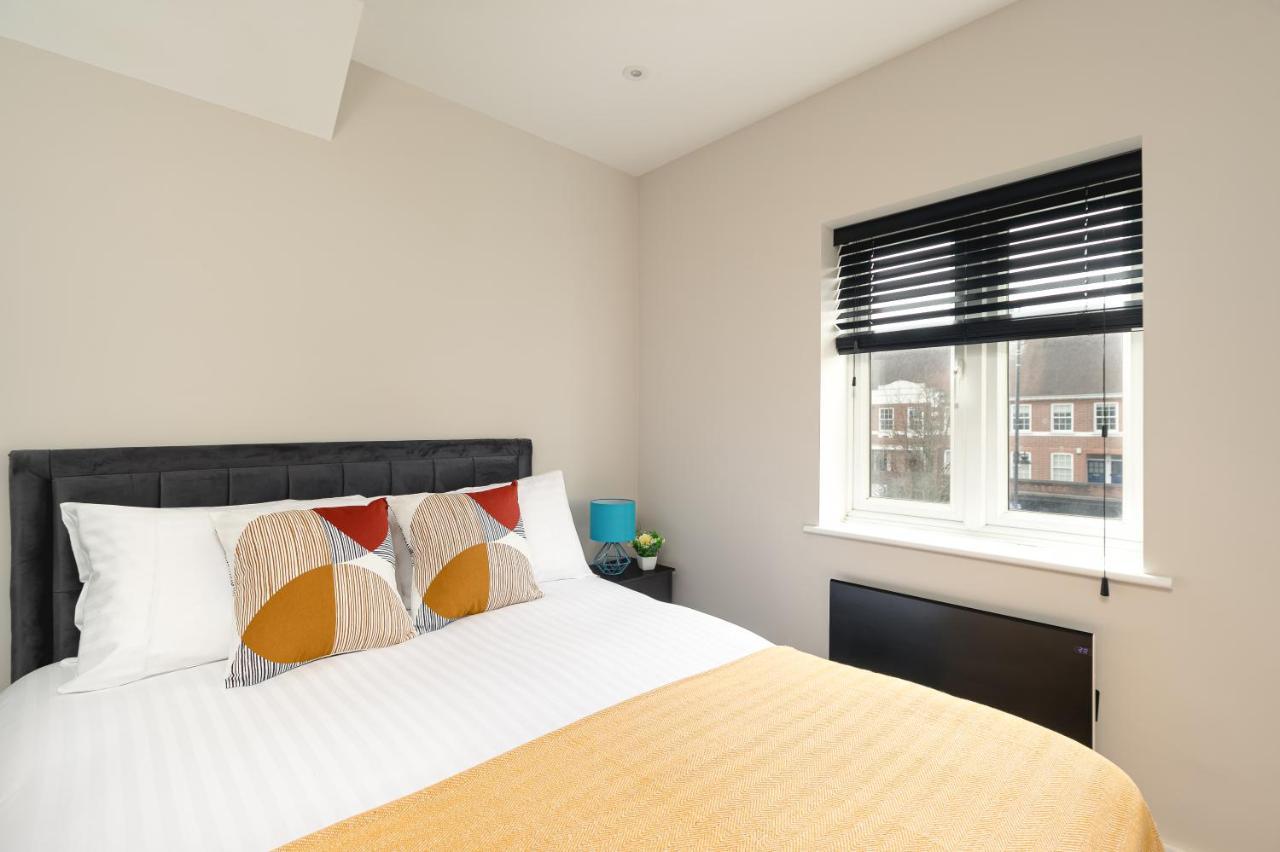 Skyvillion - Cozy Large 4 & 1 Bed Apartments In London Enfield, Mins To Tube Station, Free Wi-Fi エクステリア 写真