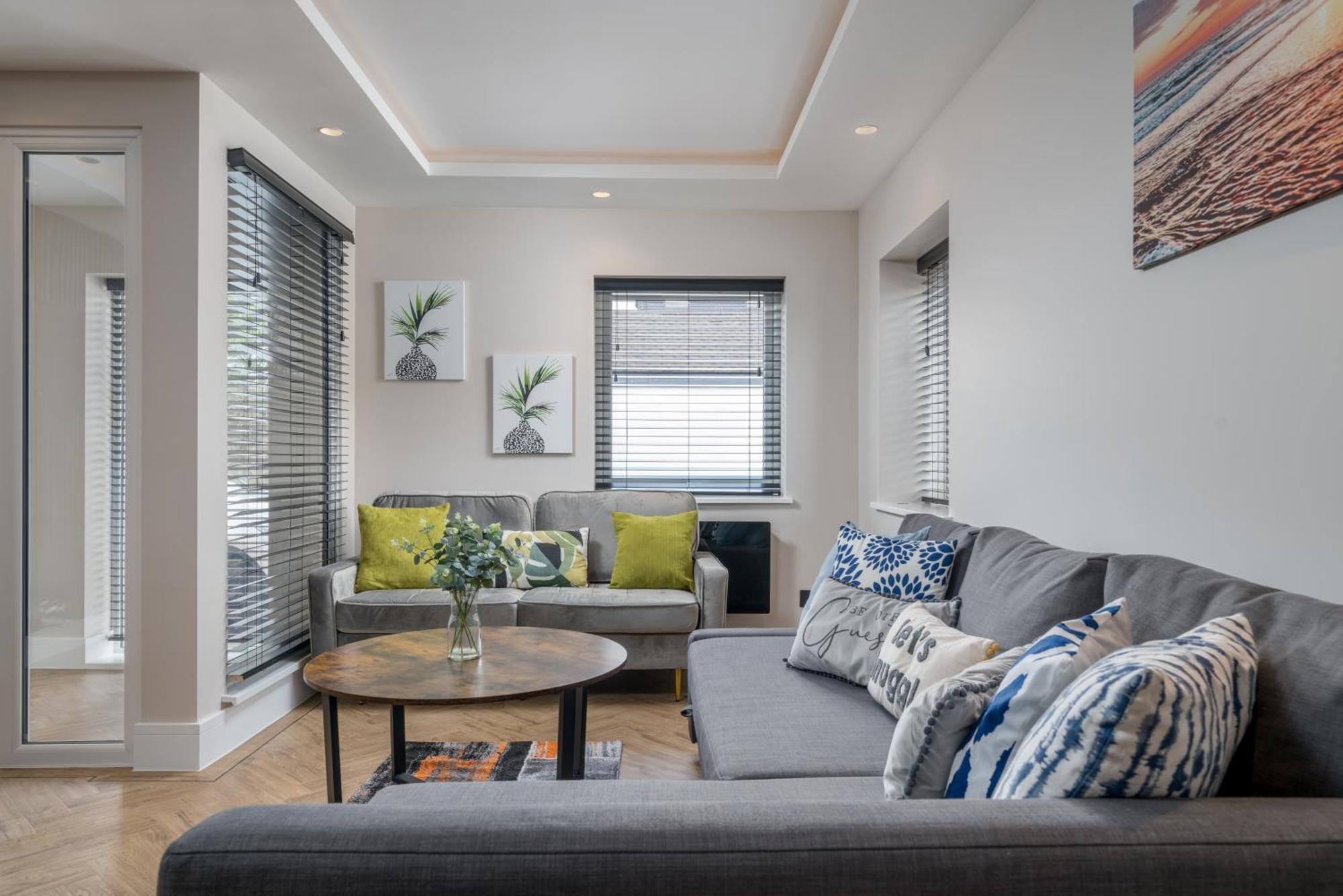 Skyvillion - Cozy Large 4 & 1 Bed Apartments In London Enfield, Mins To Tube Station, Free Wi-Fi エクステリア 写真