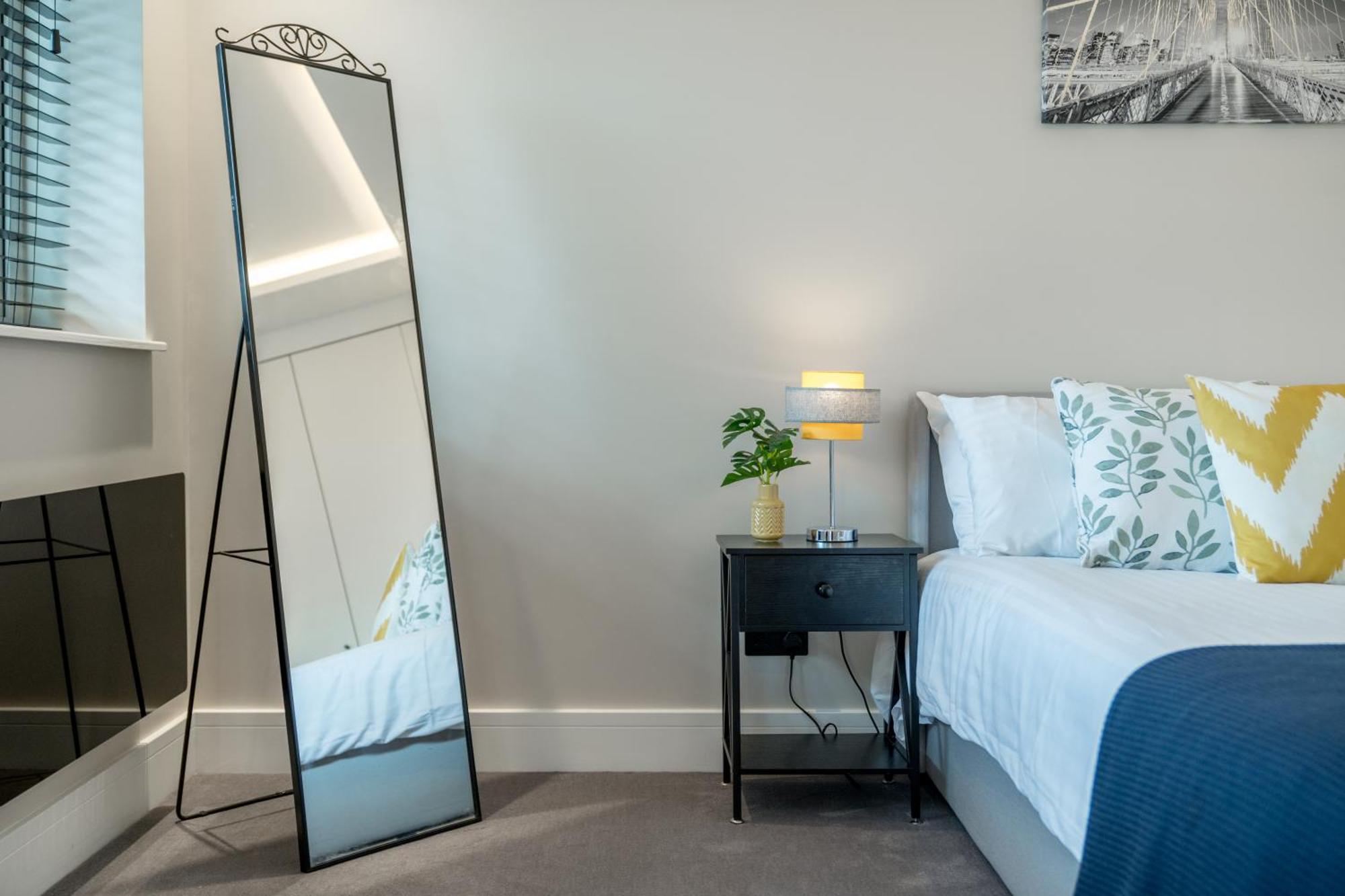 Skyvillion - Cozy Large 4 & 1 Bed Apartments In London Enfield, Mins To Tube Station, Free Wi-Fi エクステリア 写真